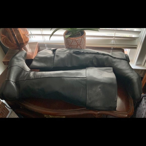 Black Leather Boots - Picture 5 of 7